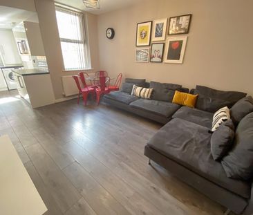 6 bedroom terraced house to rent - Photo 3