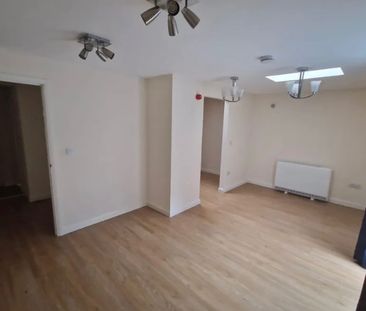 Studio Flat, Goldhawk Road, W12 - Photo 2