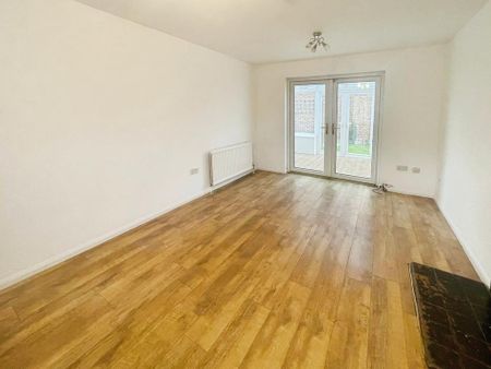 3 bedroom link detached house to rent - Photo 4