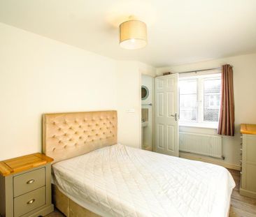 2 bedroom coach house to rent - Photo 4