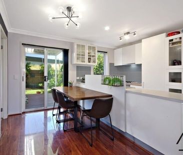 Stylish Duplex Offering Comfort and Convenience - Photo 2