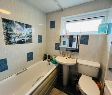 3 bedroom terraced house to rent - Photo 5