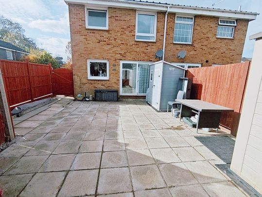 Japonica Close, Woking - 3 bedrooms Property for lettings - Seymours - Photo 1