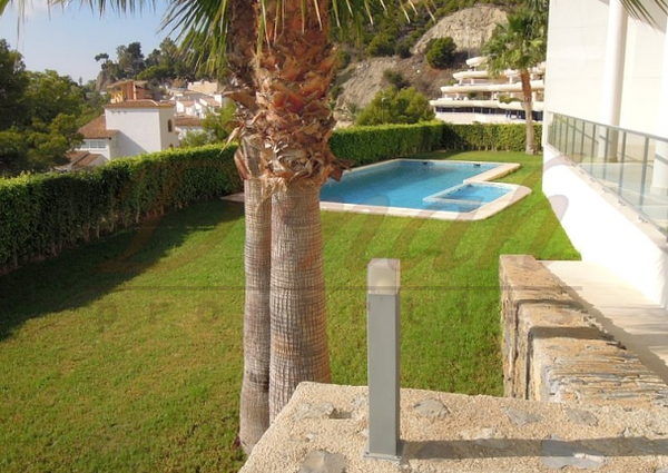 MAGNIFICENT 2 BEDROOM FLAT WITH SPECTACULAR SEA VIEWS.
