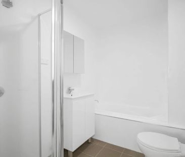 Immaculate Two Bedroom Apartment With All The Extras! - Photo 6