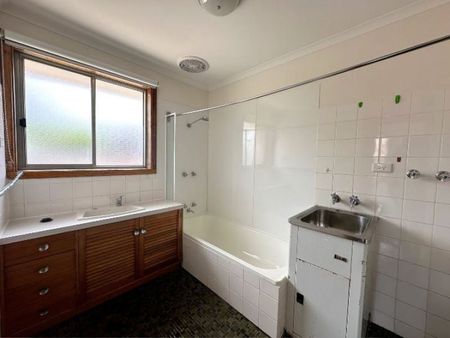 Well-maintained Unit in a Quiet and Private Cul-de-sac - Photo 5