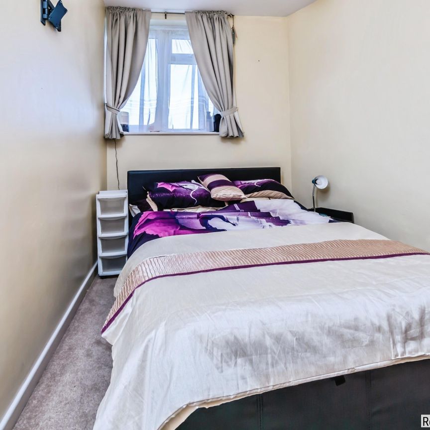 2 bed Flat in Marlborough Court Croydon Road, Westerham, TN16 1EU - Photo 1