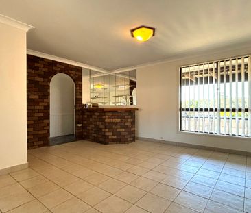 Family Home in Peaceful Edensor Park! - Photo 1