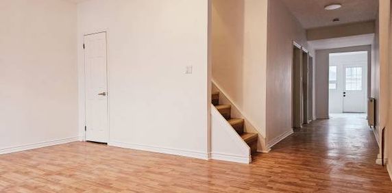 Newly Renovated 3 Bedroom in Kensingston - Photo 2