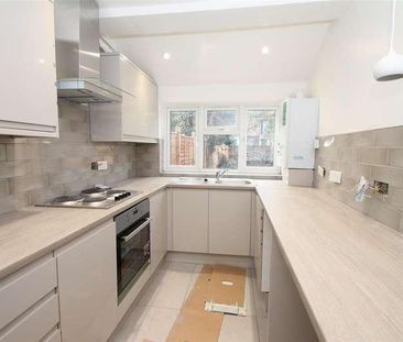 Felixstowe Road, London, N9 - Photo 4