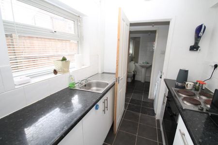 2 bedroom terraced house to rent - Photo 3