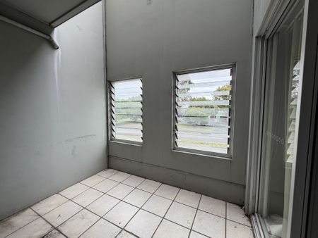 Modern Inner-City Living with Pool & Gym Access - Photo 5