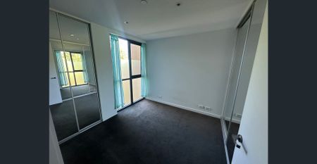 Light & Spacious 1 Bedroom in Prime Location - Photo 4
