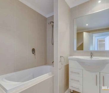 Two Bedroom Apartment In Prime Location - Photo 3