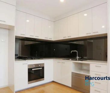 “One Bedroom Apartment with Car Spot” - Photo 1