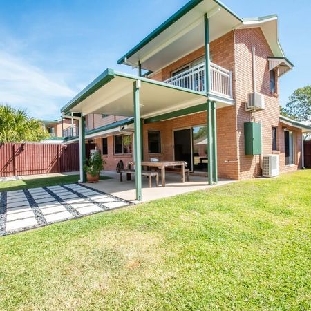 Spacious Townhouse, get in quick!! - Photo 4