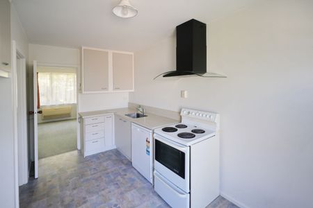 Tidy Two Bedroom Flat in Addington - Photo 3