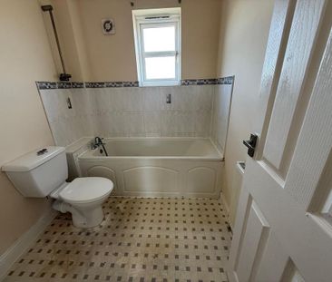 3 bedroom semi-detached house to rent - Photo 4