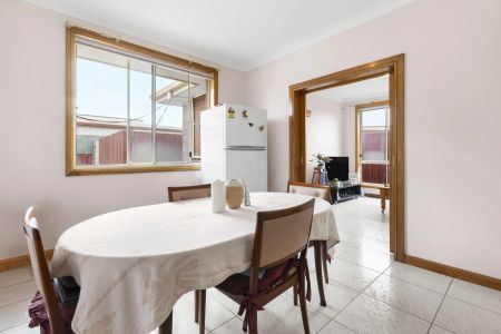 2 Bedroom Fully Furnished Unit - Photo 4