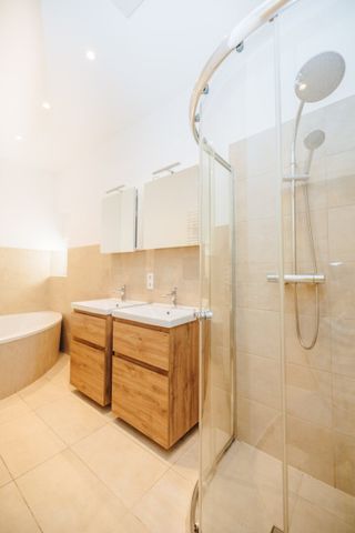 WOW I AB SOFORT I BAHNHOFSNÄHE I BALKON I WG-GEEIGNET I 1. STOCK MIT LIFT I HAUSTIERE WILLKOMMEN I LICHTDURCHFLUTET I DUSCHE & ECKBADEWANNE I PROJEKT WOHNEN I - Foto 5