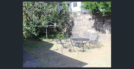 FOUR BEDROOM HOME IN SUBERB LOCATION - Photo 4