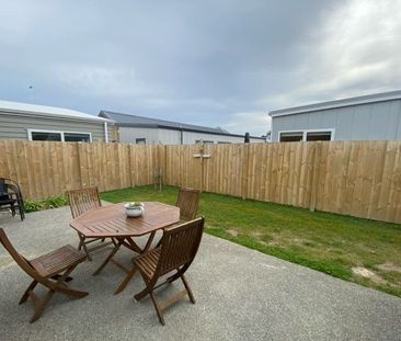 Modern home in Paraparaumu - Photo 3