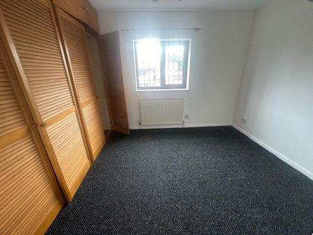 Available 2 Bed Maisonette - Photo 2