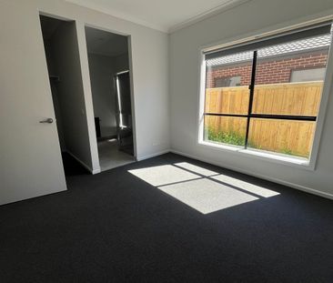 Brand New home in Strathtulloh !!! - Photo 1