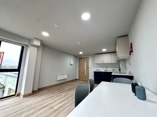 5 Bed Cluster Flat - Photo 1