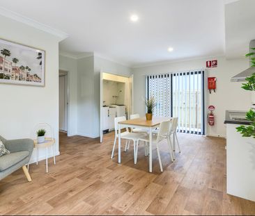 FULLY FURNISHED, DESIGNER STUDIO APARTMENT – BILLS INCLUDED! - Photo 4