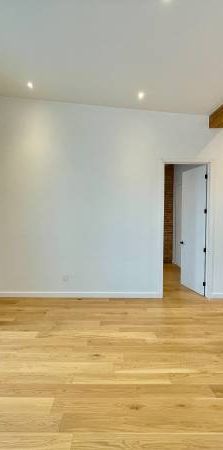 Beautifully Renovated 4 Bedroom / Pointe St Charles - Photo 1