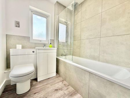 2 bedroom semi-detached house to rent - Photo 5