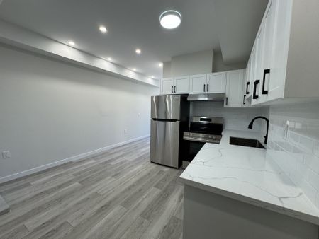 For Lease - 1184 Queen Street Unit# 2, Toronto, Ontario - Photo 4
