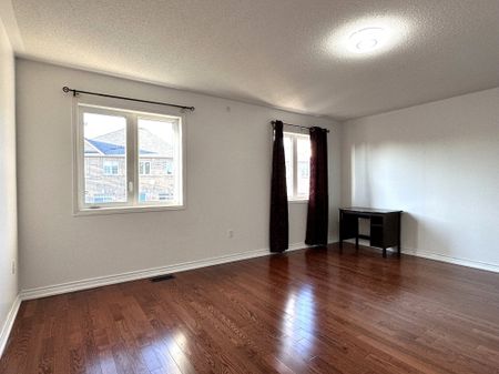 For Lease - 28 Voysey Way, Markham, Ontario - Photo 5