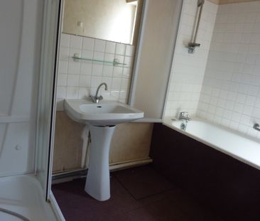 Location Appartement 4 pièces 113m² MONTMORILLON 86500 - Photo 6