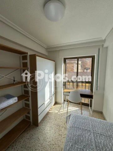 Piso en alquiler en Calle de San Patricio - Photo 3