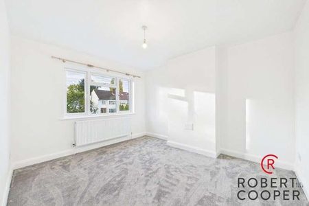 East Towers, Pinner, HA5 - Photo 2