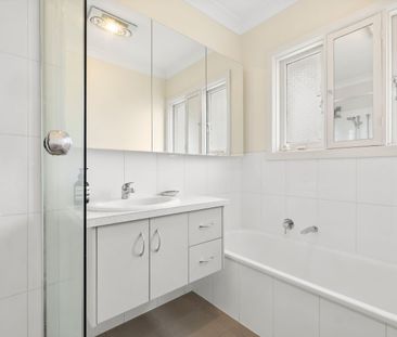 Lovely Three Bedroom Home in Mount Waverley Secondary College Schoo... - Photo 1