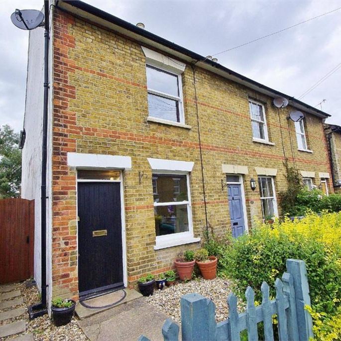 2 bedroom end of terrace house to rent - Photo 1