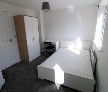 5 bedroom private hall to rent - Photo 3