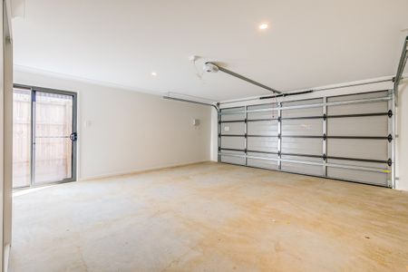 Family Home in Camelot Estate! - Photo 4