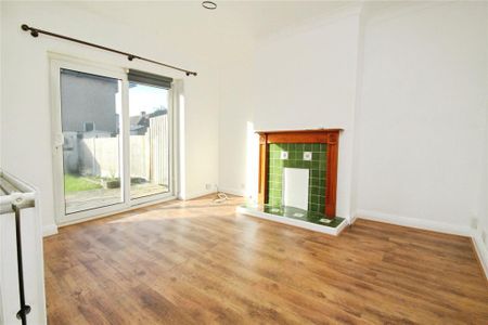 2 bedroom maisonette to rent - Photo 2