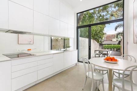 Contemporary and Stylish Three Bedroom Terrace with Parking - Photo 4