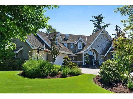 4 Bedrooms /4 Baths Upper House in Chantrell Park - Photo 1