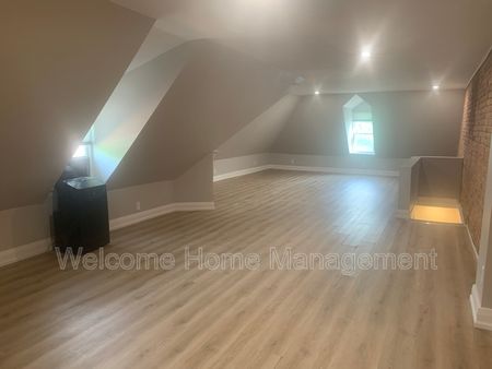 $2,395 / 2 br / 1.5 ba / Solid brick semi-detached home in prime location! - Photo 4