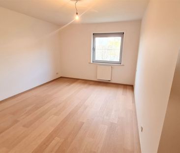 Ruim gelijkvloers appartement met eigen tuin - Foto 4