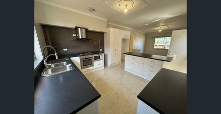 Lake Brand new - Fully Renovated Home freshley painted new flooring - Photo 3