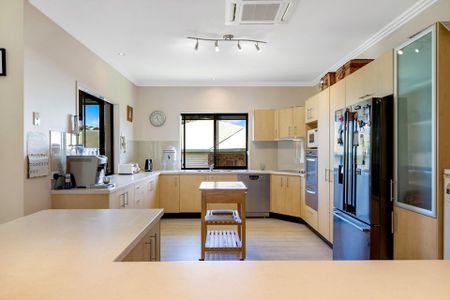 Spacious Family Home in Maroochydore with Solar and Pool - Photo 3