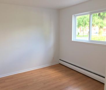 JUIN, 2 1/2, SECTEUR DE CHOIX - Photo 2