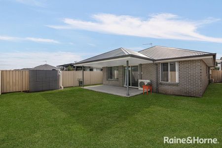 Spacious Family Living in Schofields - Photo 2